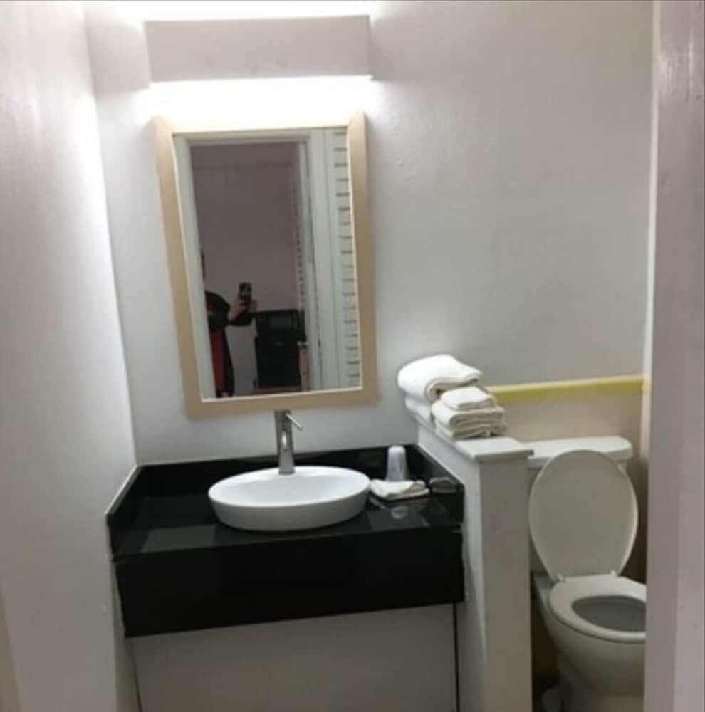 Basic Double Room