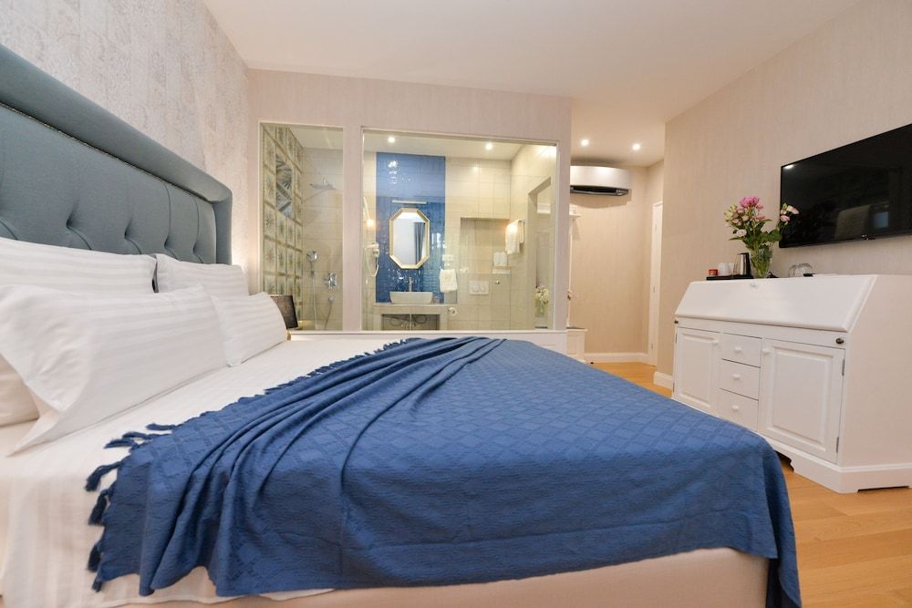 undefined The Duke Luxury Rooms 10