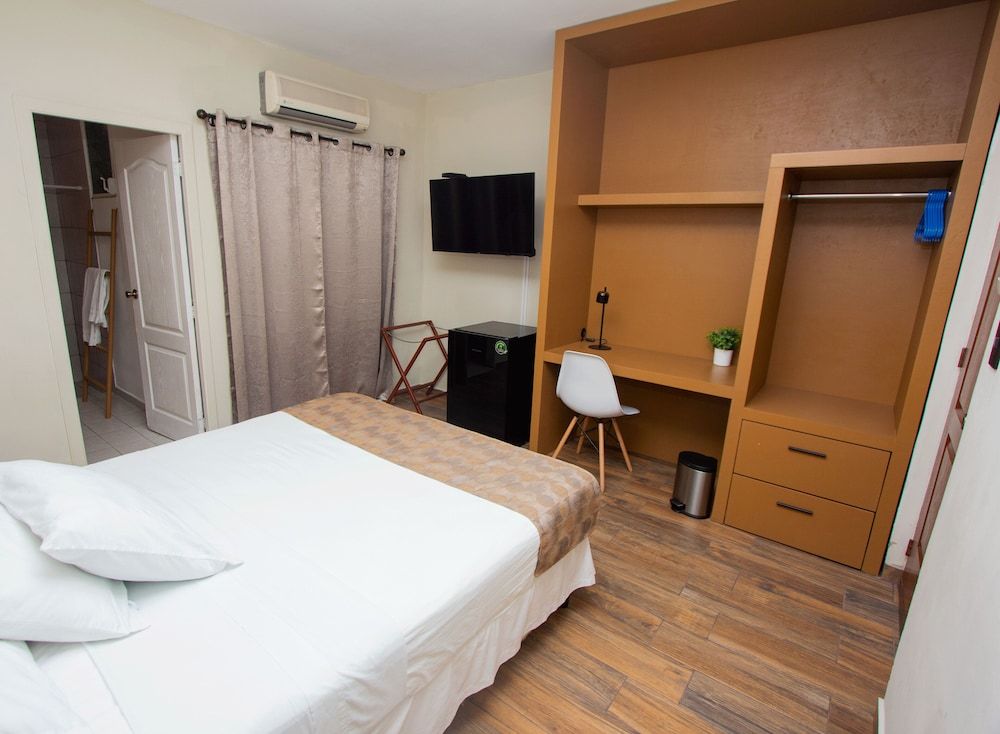 undefined Hotel Villa Serena San Benito 2