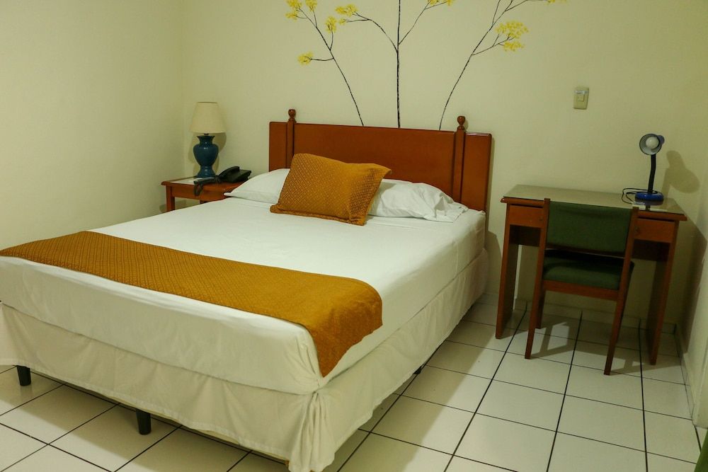 undefined Hotel Villa Serena San Benito 3