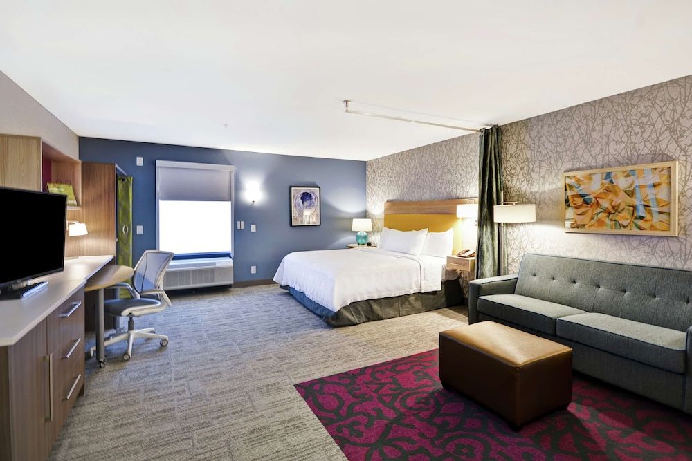 Studio, 1 King Bed, Accessible (Roll-In Shower)