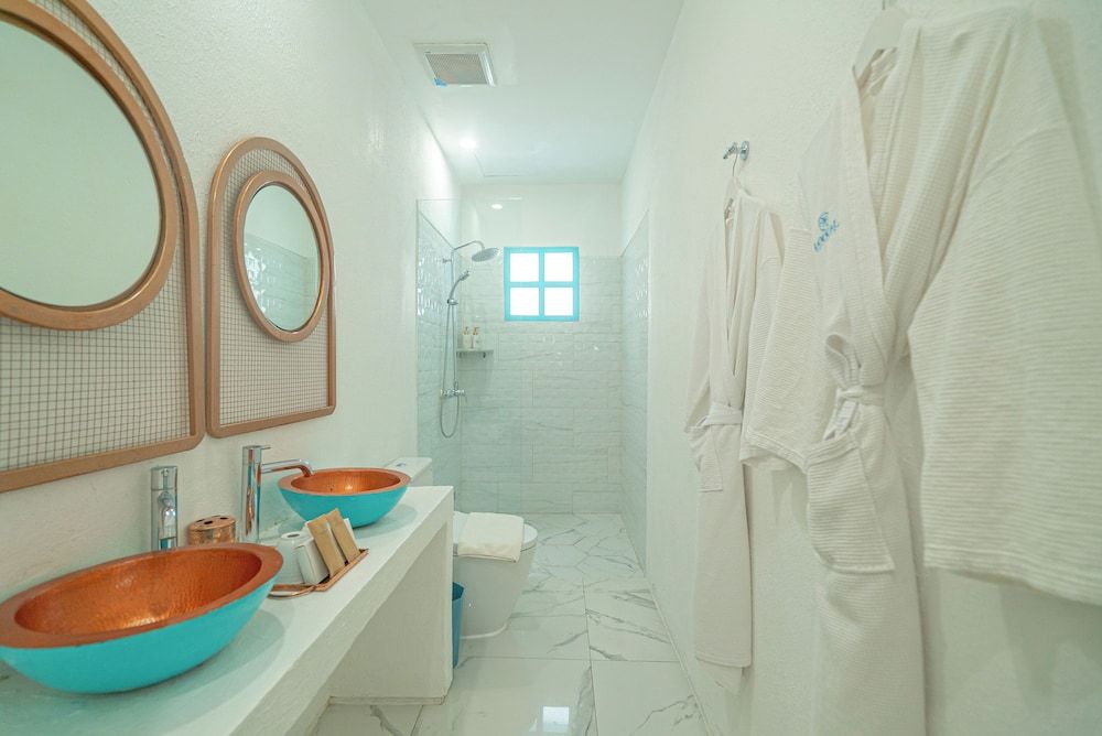 undefined Loccal Collection Hotel 5