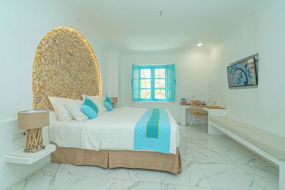 undefined Loccal Collection Hotel 3