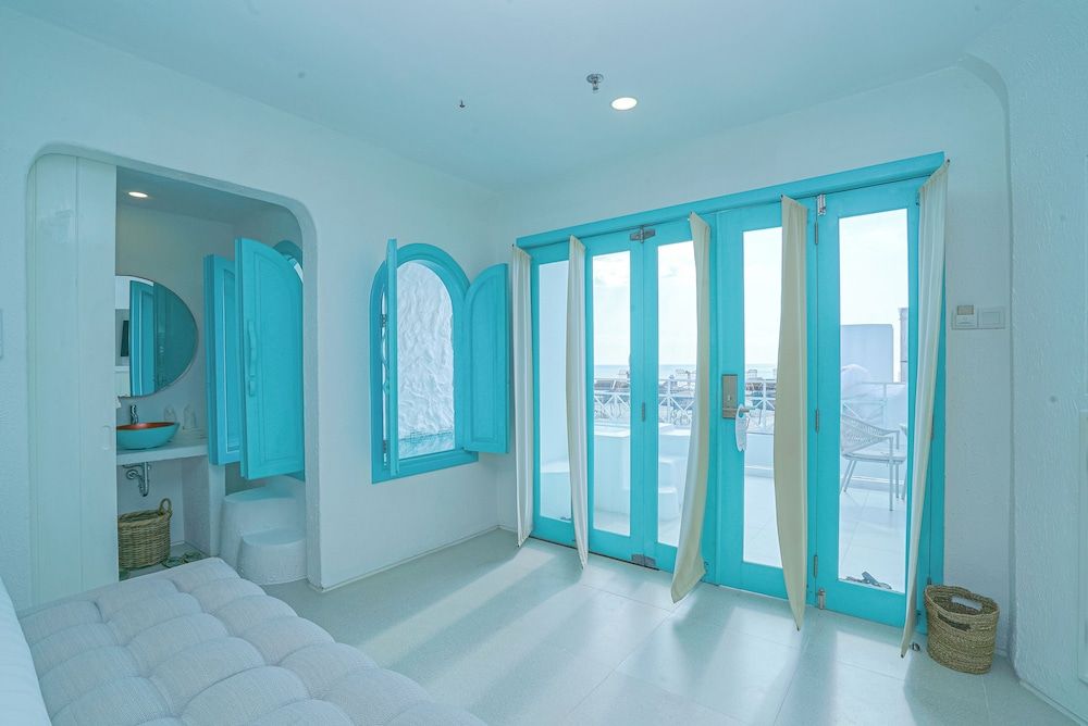 undefined Loccal Collection Hotel 8