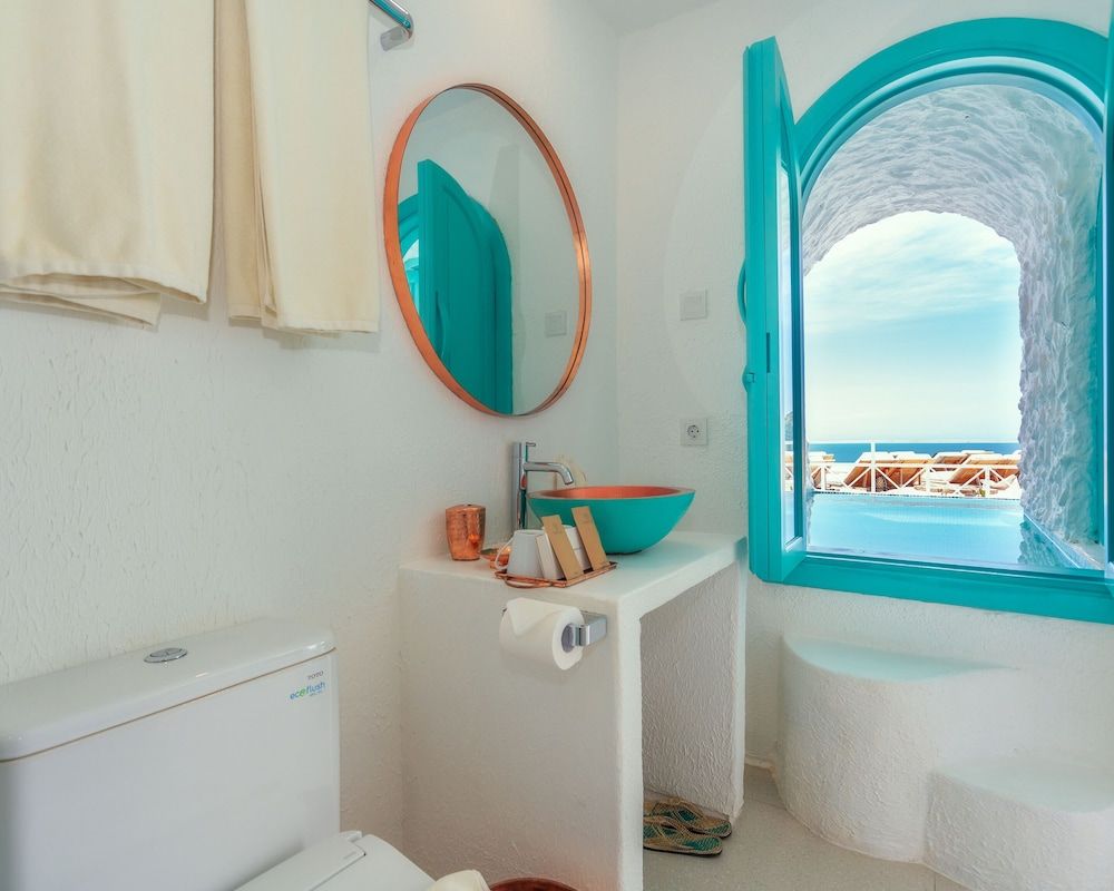 undefined Loccal Collection Hotel 7