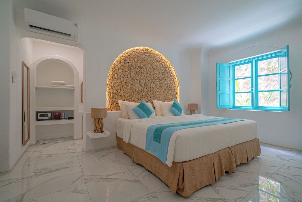 undefined Loccal Collection Hotel 2