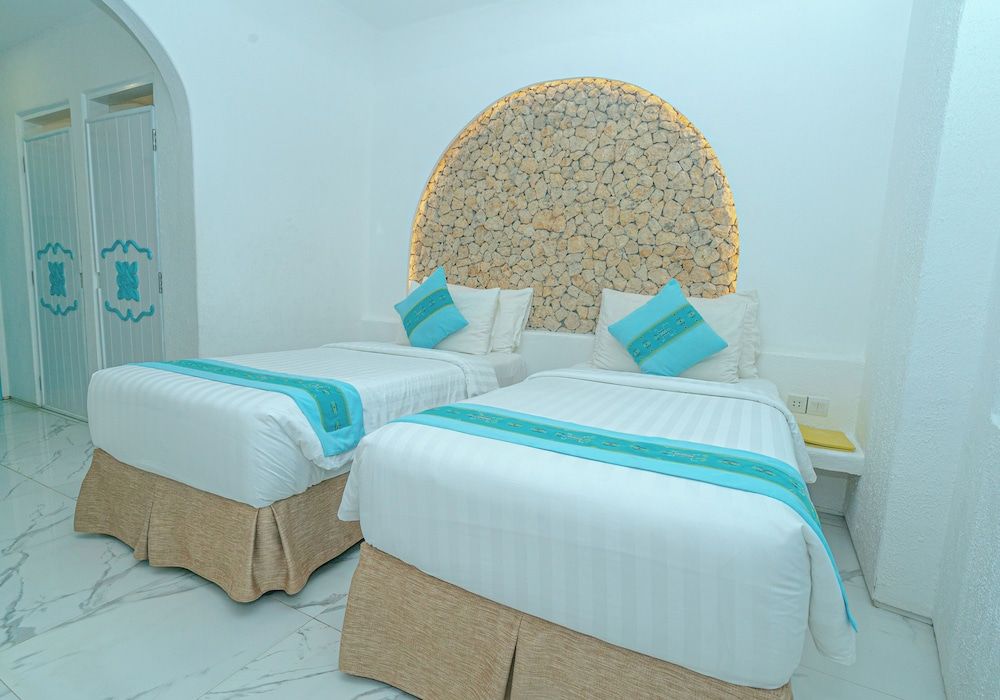 Loccal Collection Hotel Standard Twin Room with No View & No Window 2