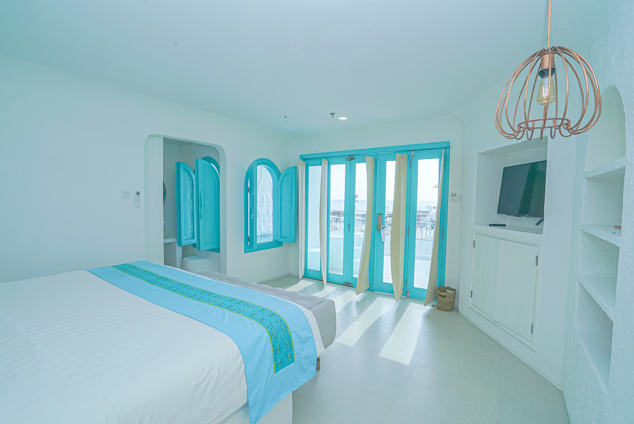 undefined Loccal Collection Hotel 6