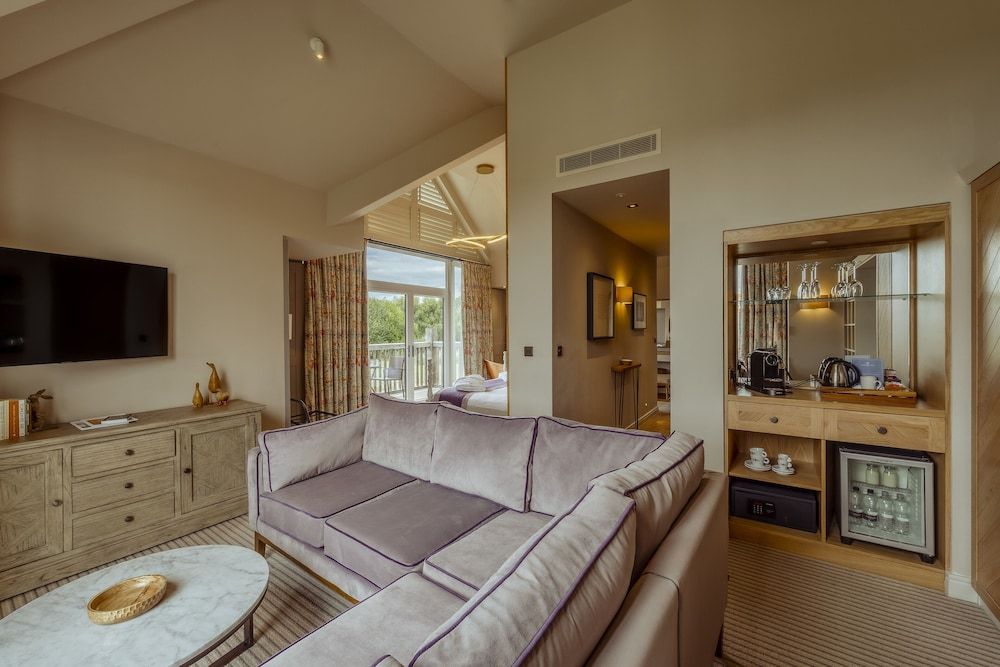 Junior Suite, Patio, Lake View
