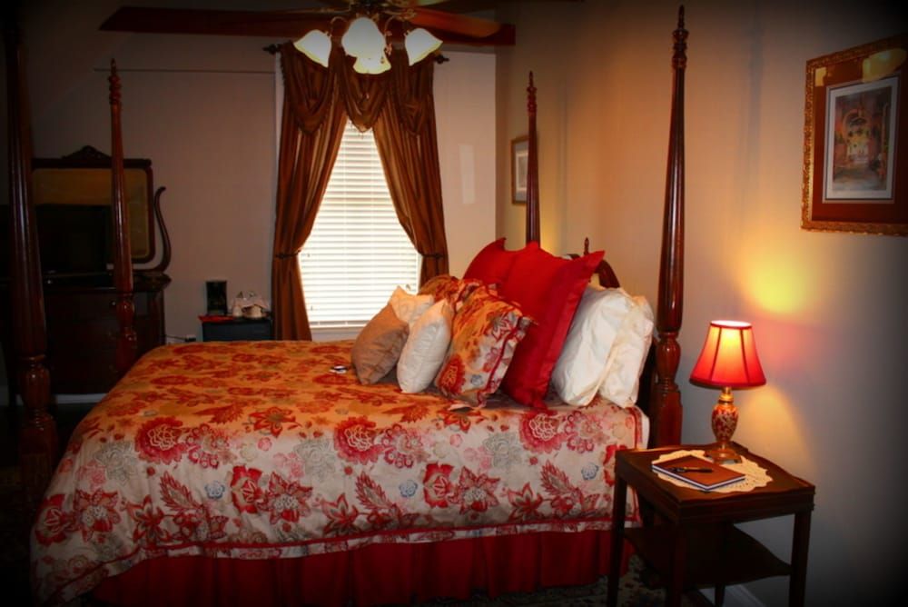 Sweet Cane Inn Standard Double Room, Ensuite (Amaryllis)