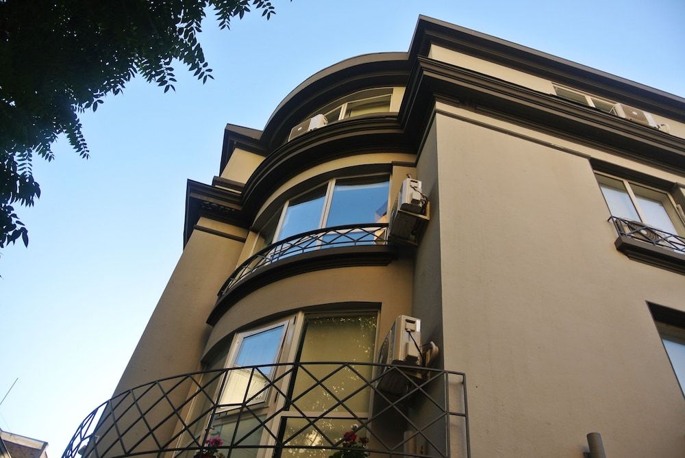 undefined Hotel Elisa Cole 2