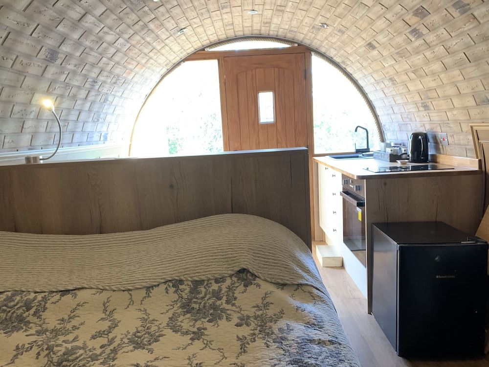 Cosy Escape Heated Luxury pod and hot tub Cabin 8