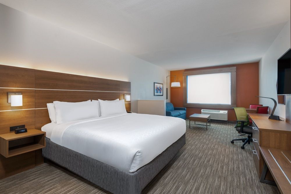Suite, 1 King Bed, Accessible (Communications)