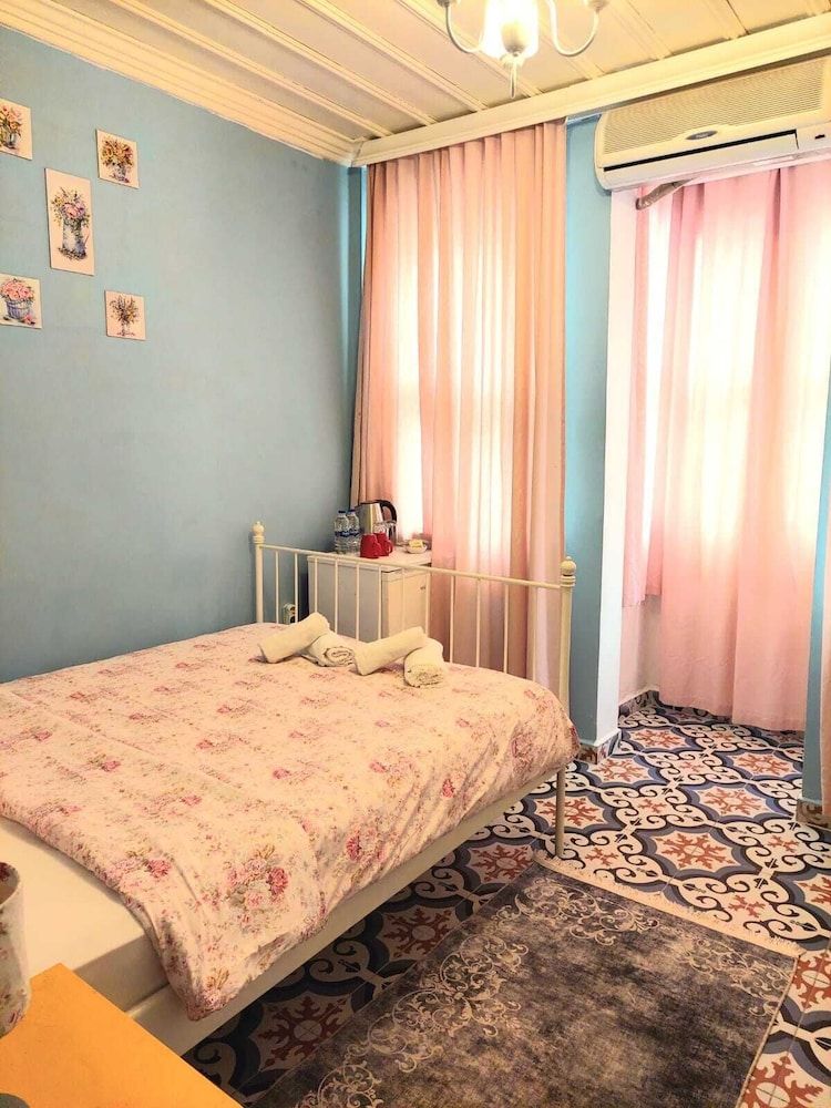 La Bella Hotel Deluxe Room 2