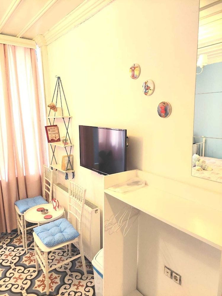 La Bella Hotel Deluxe Room 13