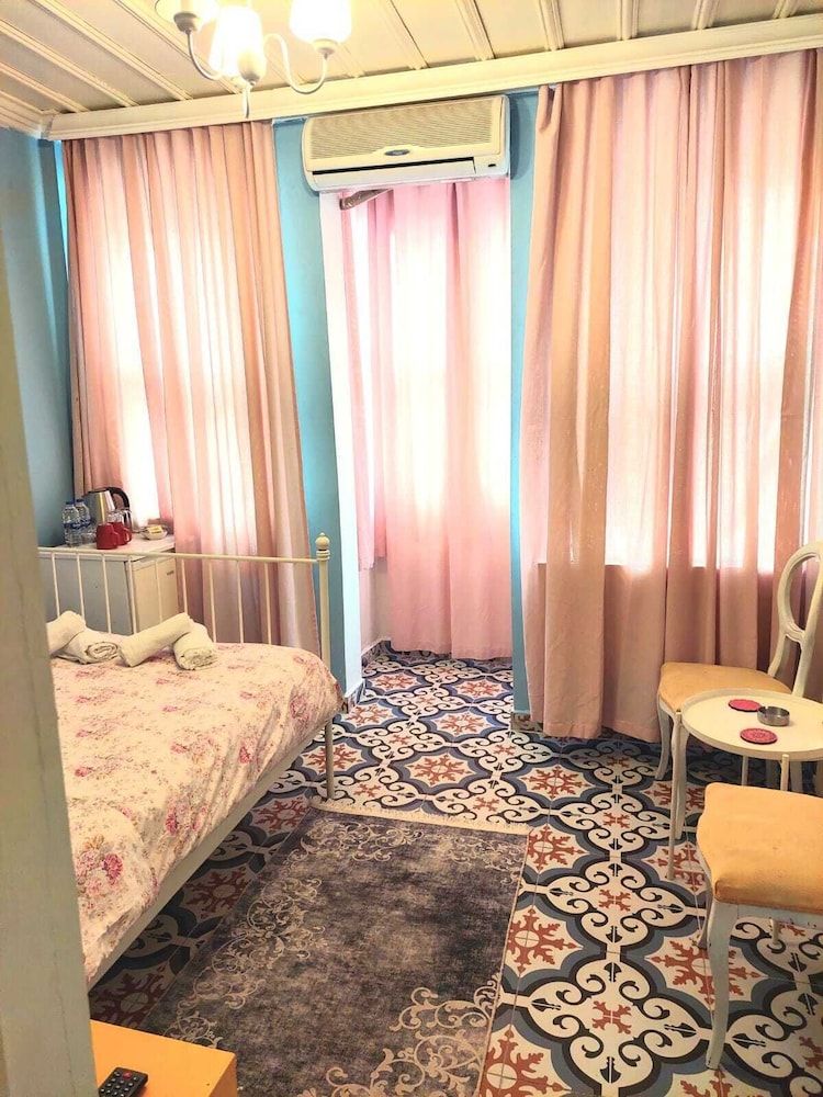 La Bella Hotel Deluxe Room 21