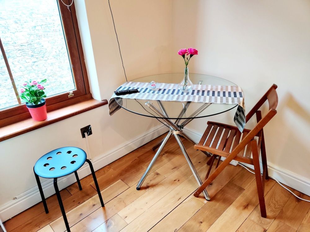 undefined White's Row Resident 8