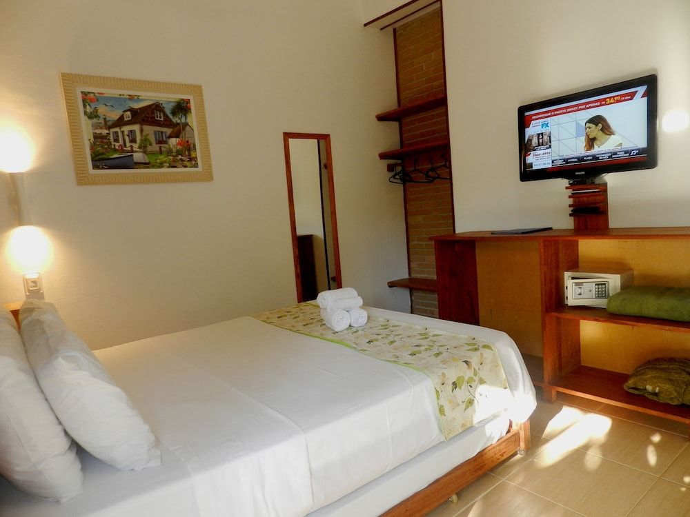 Family Chalet, 2 Bedrooms, Kitchen, Poolside