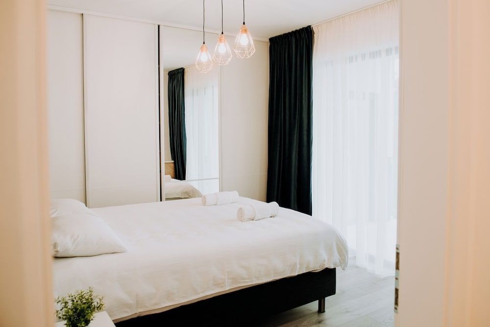 Luxury Suite, Queen and Sofa Bed, City View, Balcony/Patio