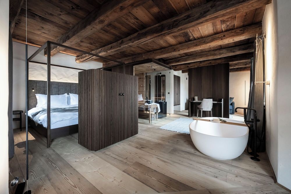 Luxury Suite