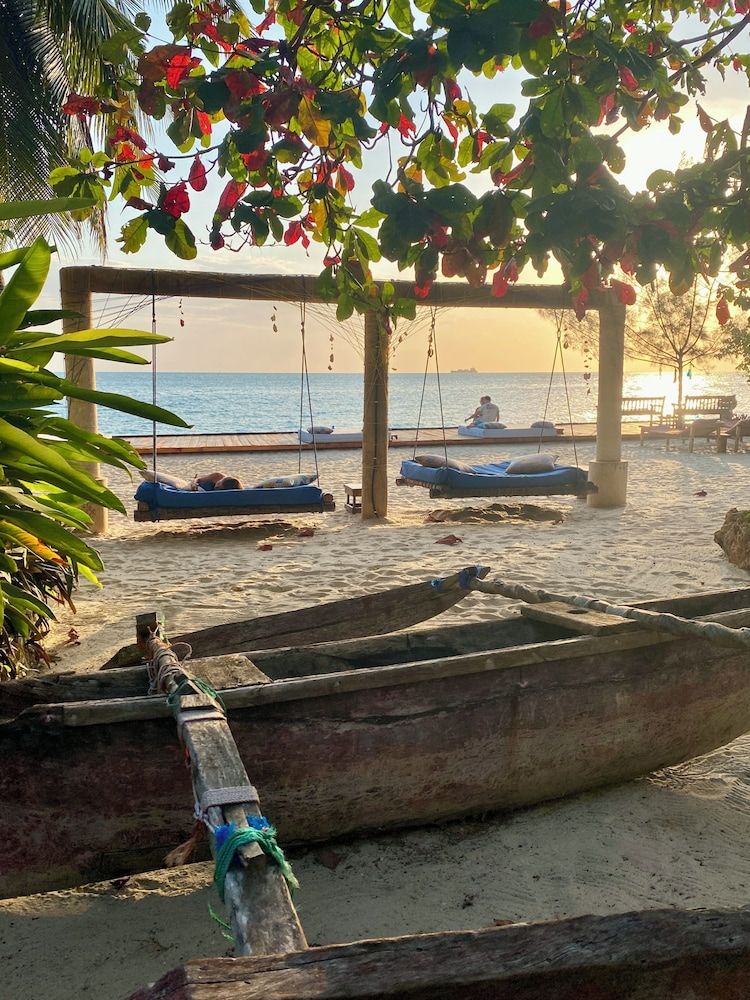 Mangrove Lodge