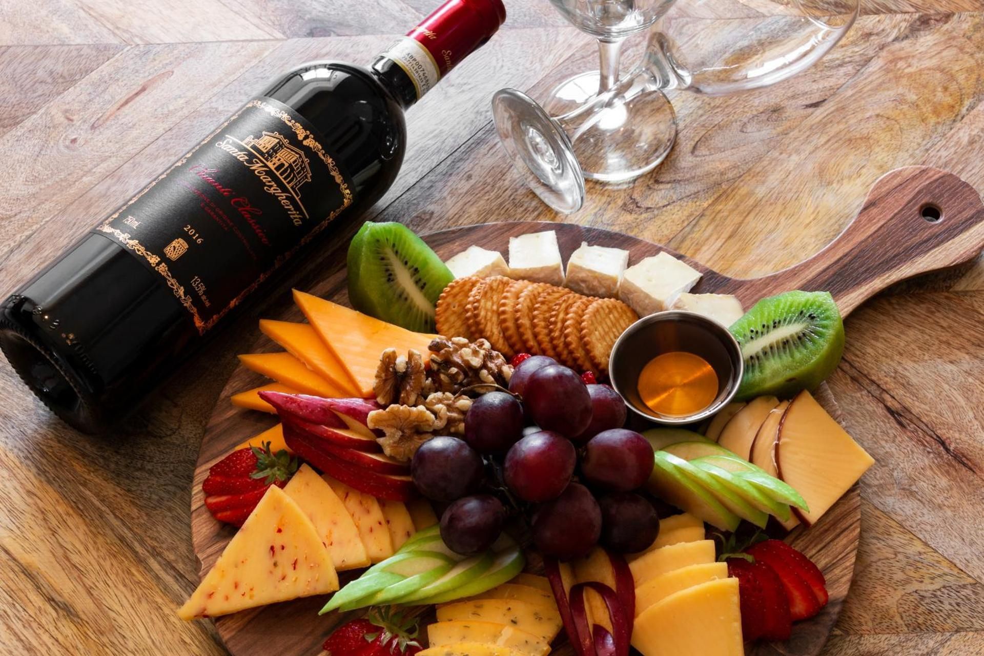 undefined Canary Hotel 6