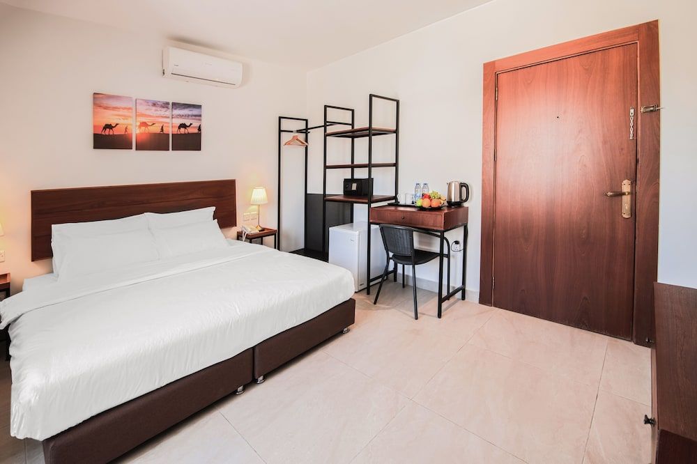 undefined Canary Hotel 5