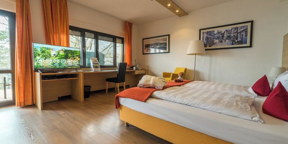 Roomingtons Franziskushöhe Lohr Double Room, Valley View 4