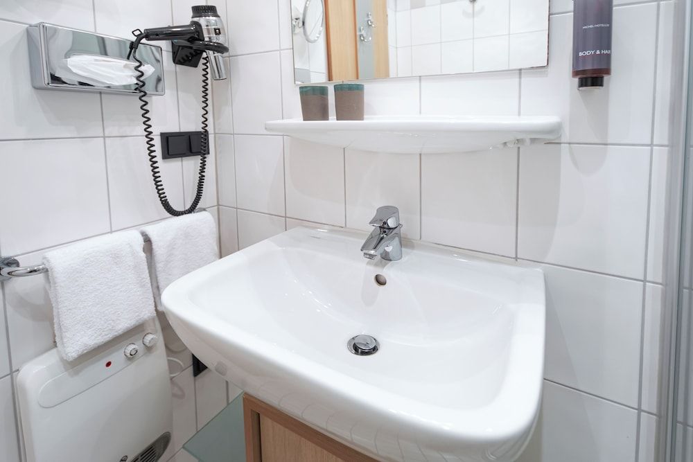 Roomingtons Franziskushöhe Lohr Single Room, Valley View 11