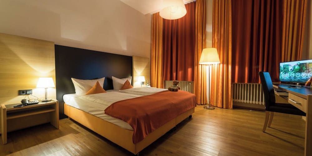 Roomingtons Franziskushöhe Lohr Double Room, Valley View 8