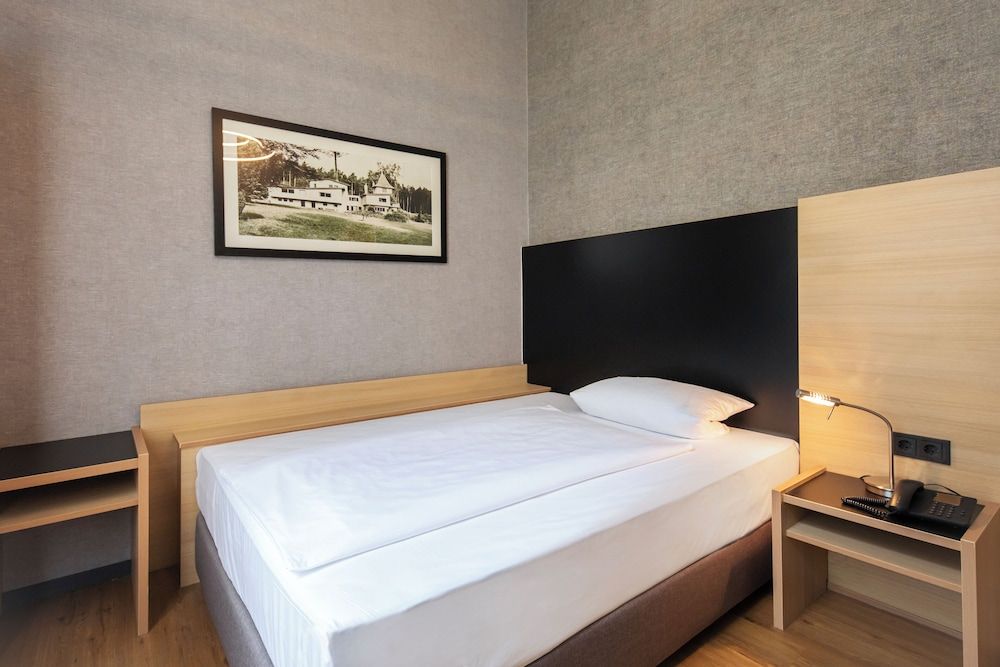 Roomingtons Franziskushöhe Lohr Single Room - Forest View 5