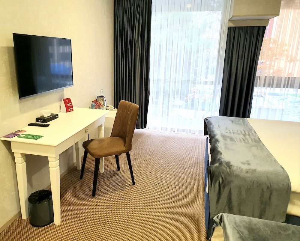 La Casa Fountains Square Deluxe Triple Room 26