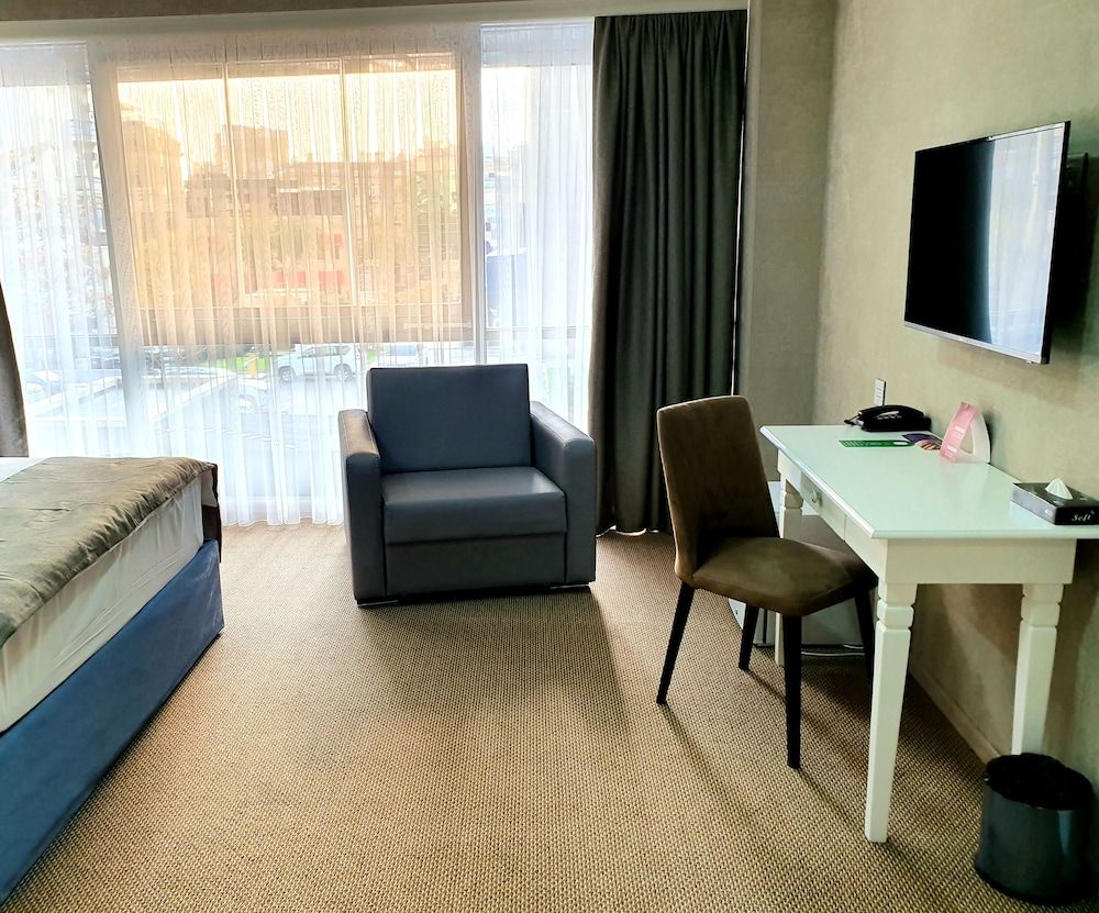 La Casa Fountains Square Deluxe Triple Room 24