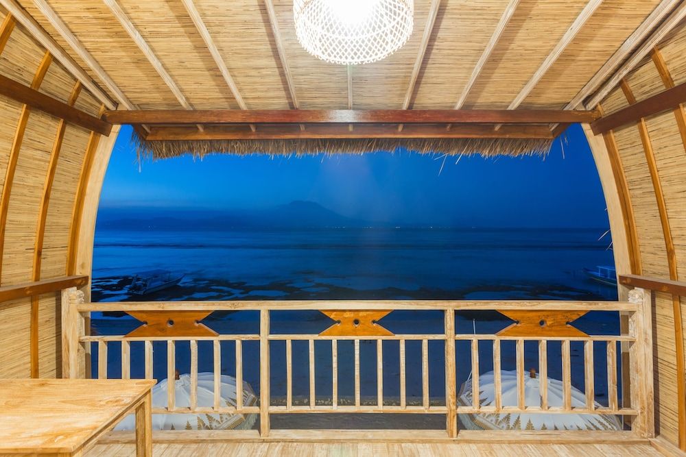 The Dewi Premier Balcony Room Sea View 7