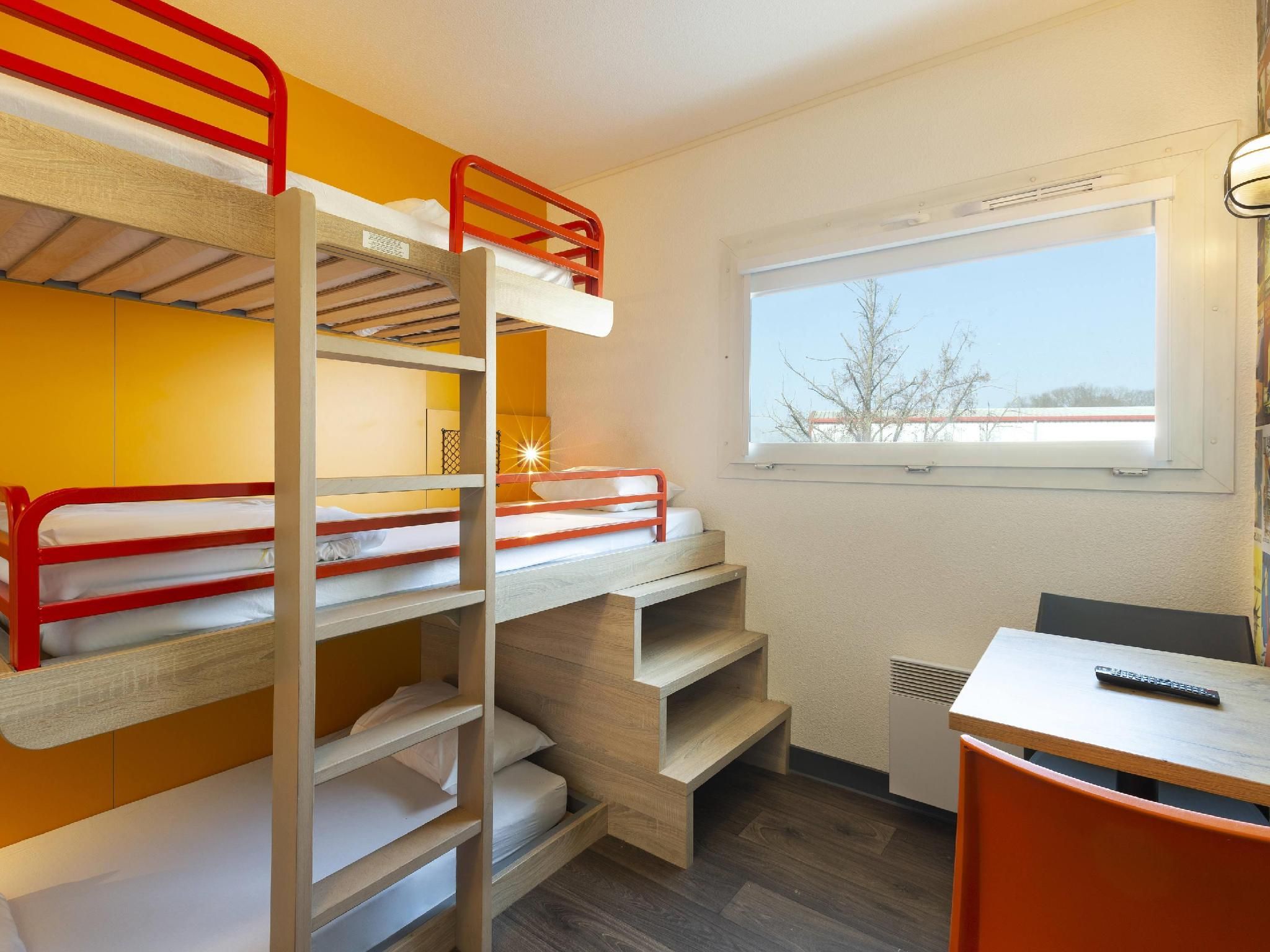 Cabrio Room 3 Single Beds With Bathroom