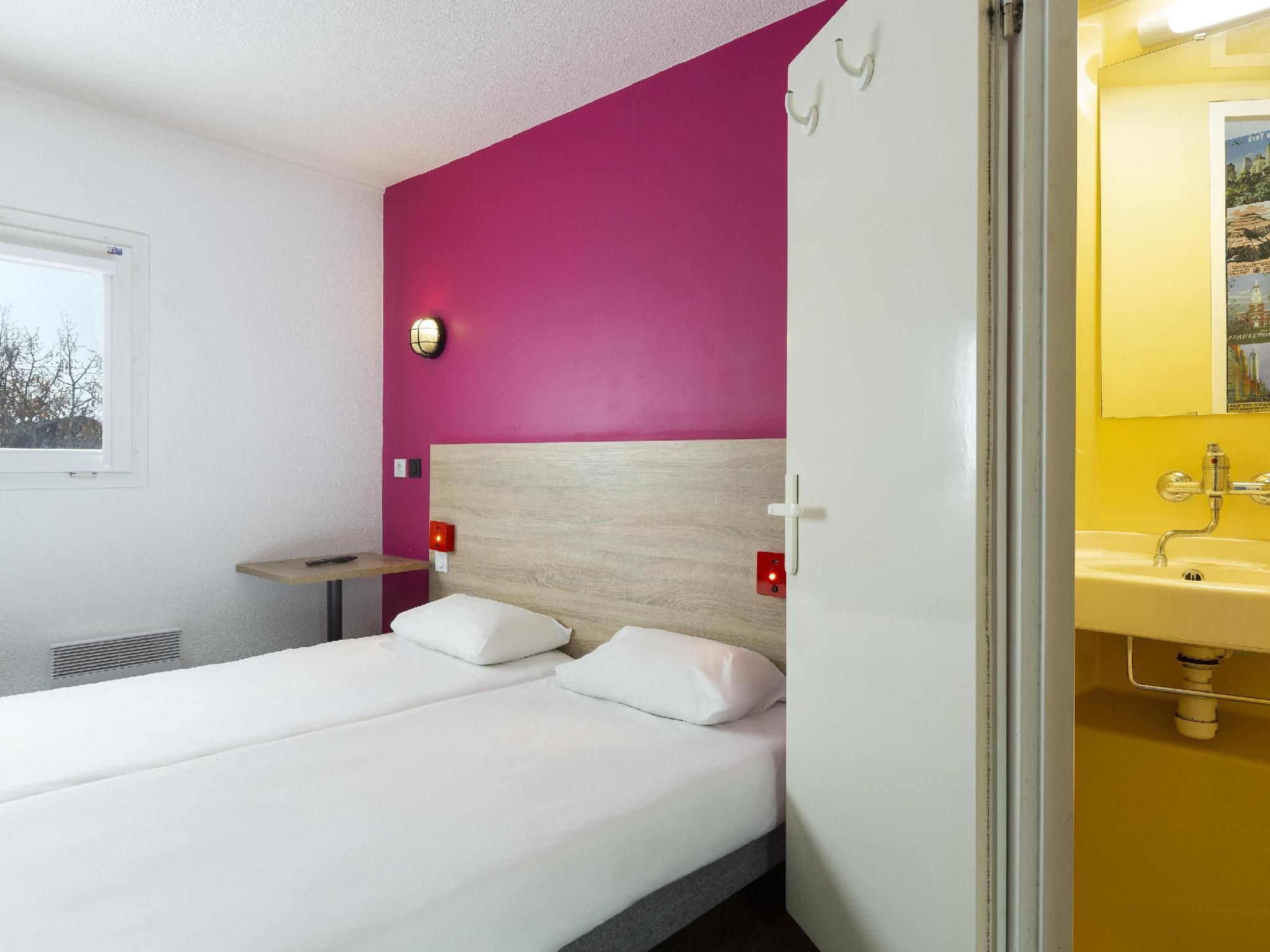 Cabrio room 2 single beds with bathroom