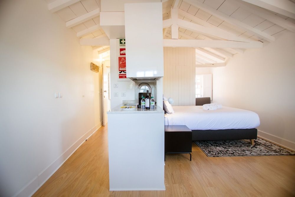Porto & Douro Best Views by Porto City Hosts Superior Studio, 1 Double Bed, Non Smoking, River View (5) 5