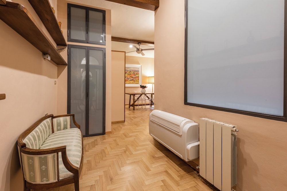 Santa Croce Retreat by MMega Comfort Apartment, 2 Bedrooms, Non Smoking 15