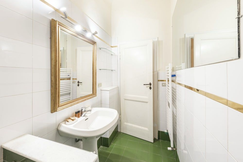 Santa Croce Retreat by MMega Comfort Apartment, 2 Bedrooms, Non Smoking 10