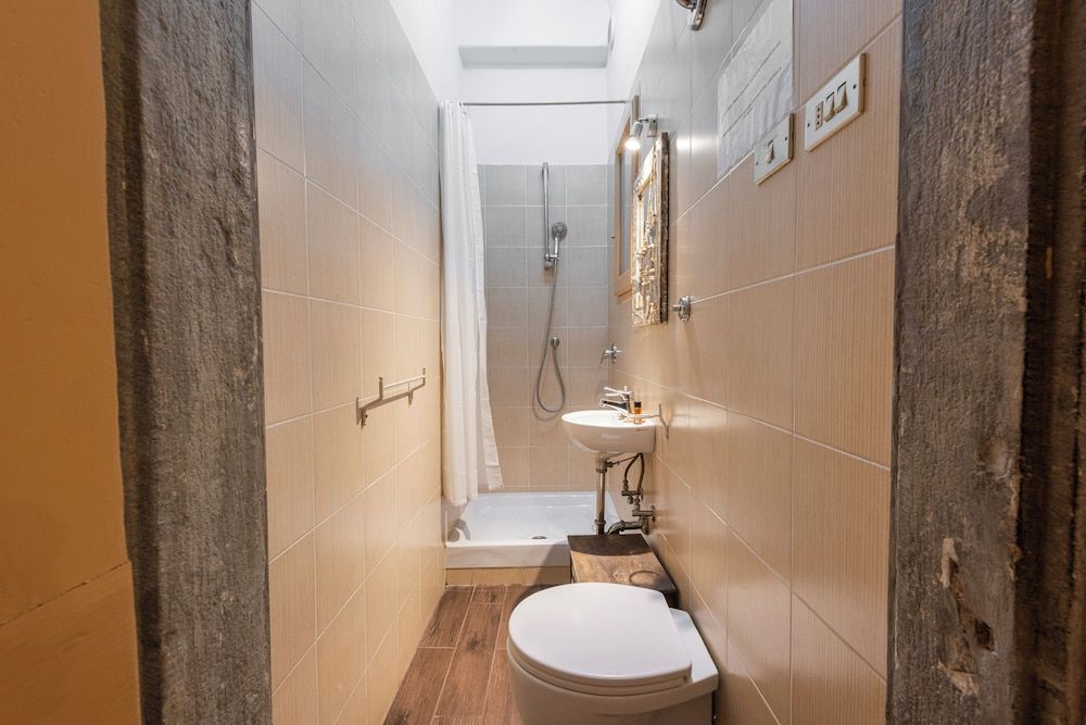 Santa Croce Retreat by MMega Comfort Apartment, 2 Bedrooms, Non Smoking 7