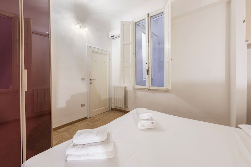 Santa Croce Retreat by MMega Comfort Apartment, 2 Bedrooms, Non Smoking 12