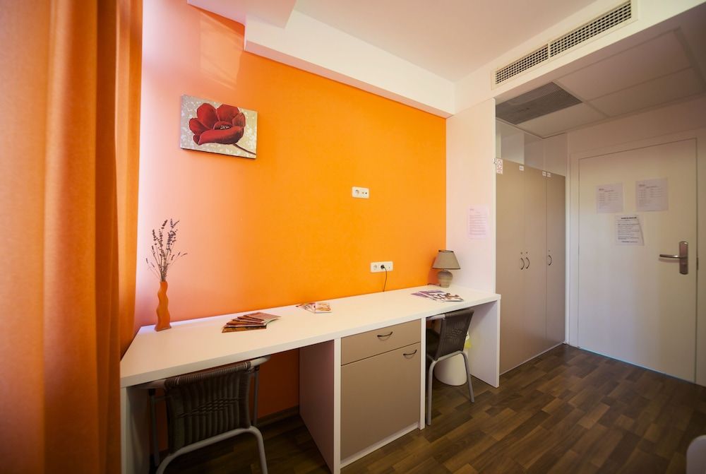 Funk Lounge Hostel Triple Room, Private Bathroom 7