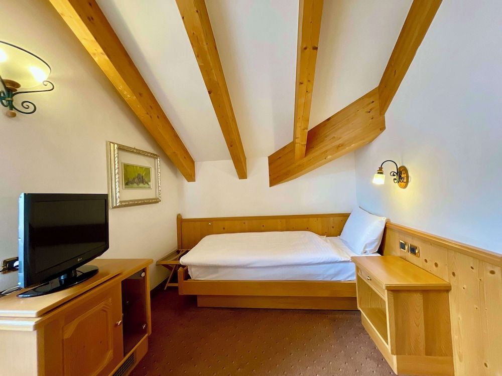Standard Room, 1 Twin Bed, Balcony, Mountain View