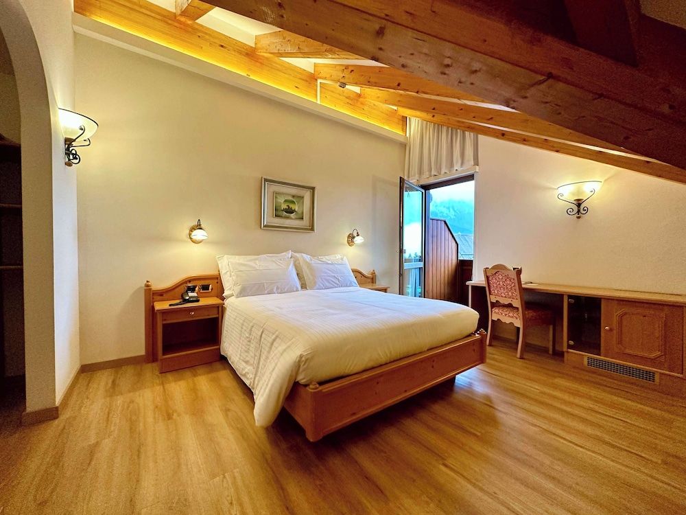 Family Room, Multiple Beds, Balcony, Mountain View