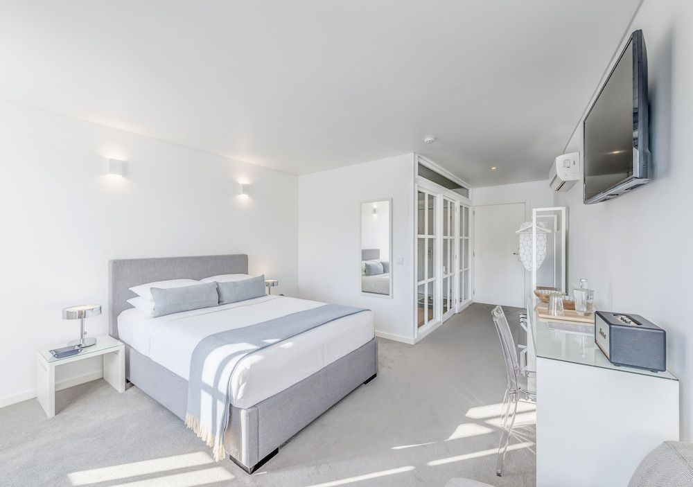 Miragaia Riverside Suites. Deluxe Double Room, Balcony, River View 3