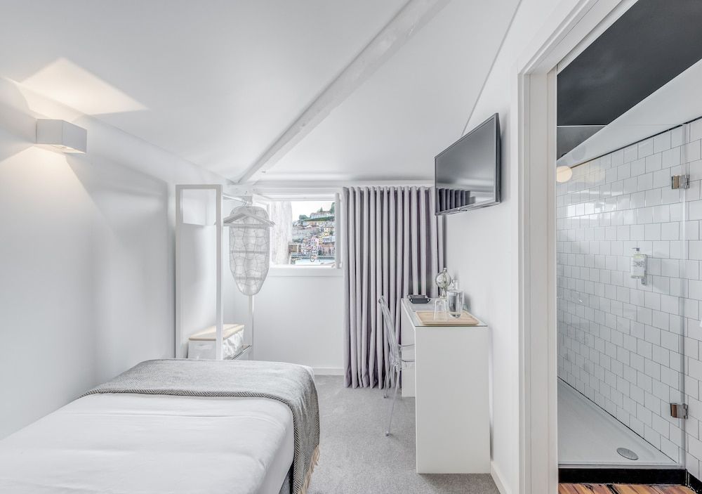 undefined Miragaia Riverside Suites. 4