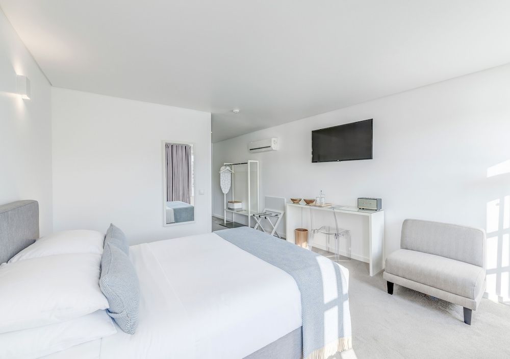 Miragaia Riverside Suites. Deluxe Double Room, Balcony, River View 4