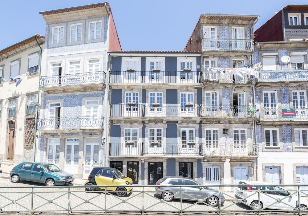 undefined Miragaia Riverside Suites. 8