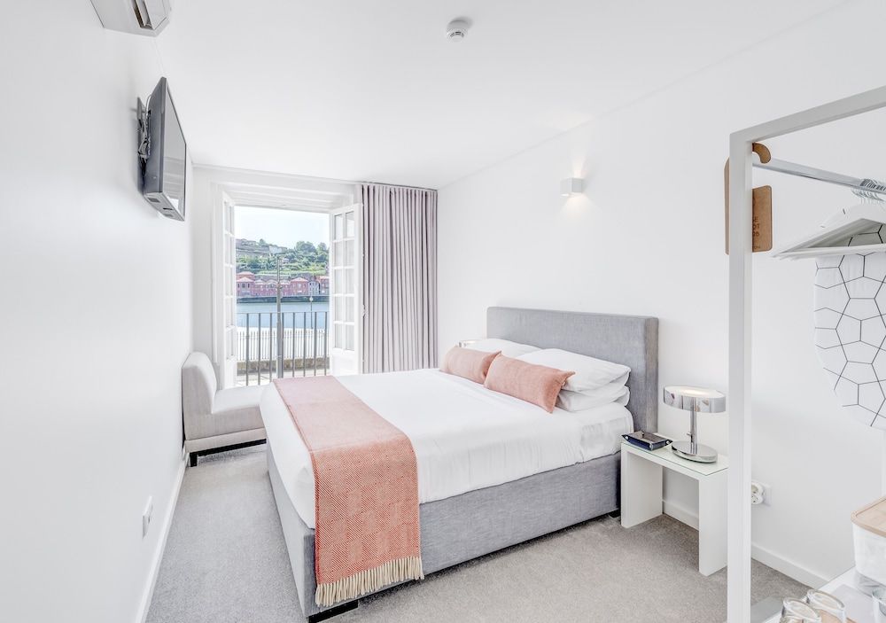 undefined Miragaia Riverside Suites. 3