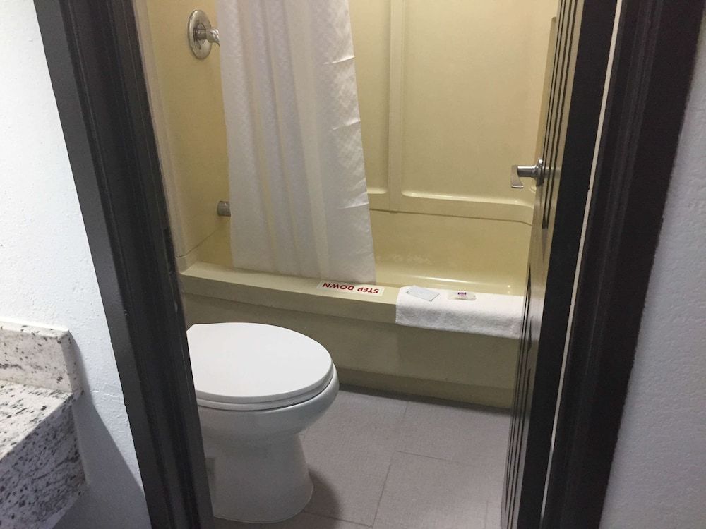 Motel 6 Burnsville, MN Deluxe Room, 2 Queen Beds, Non Smoking, Refrigerator & Microwave 6